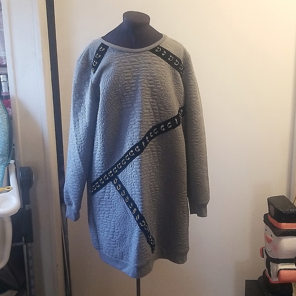 MARK xl heavy tunic/long sweatshirt with metal embellishments